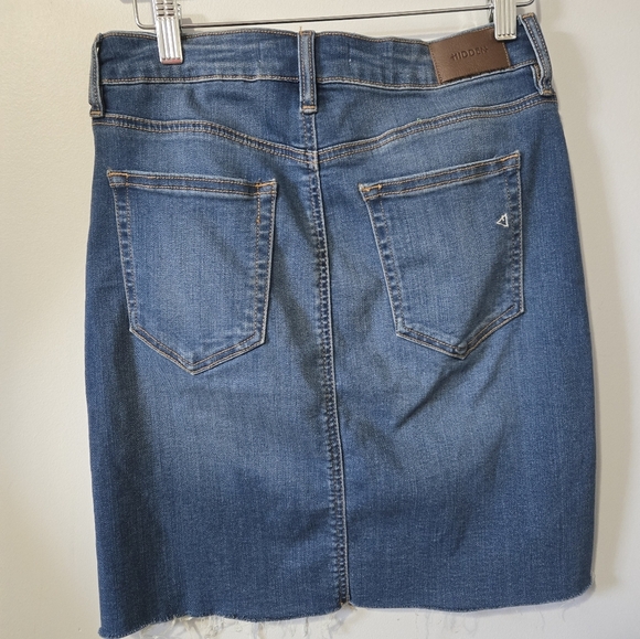 HIDDEN Distressed Denim Skirt. Size Medium - Picture 7 of 13